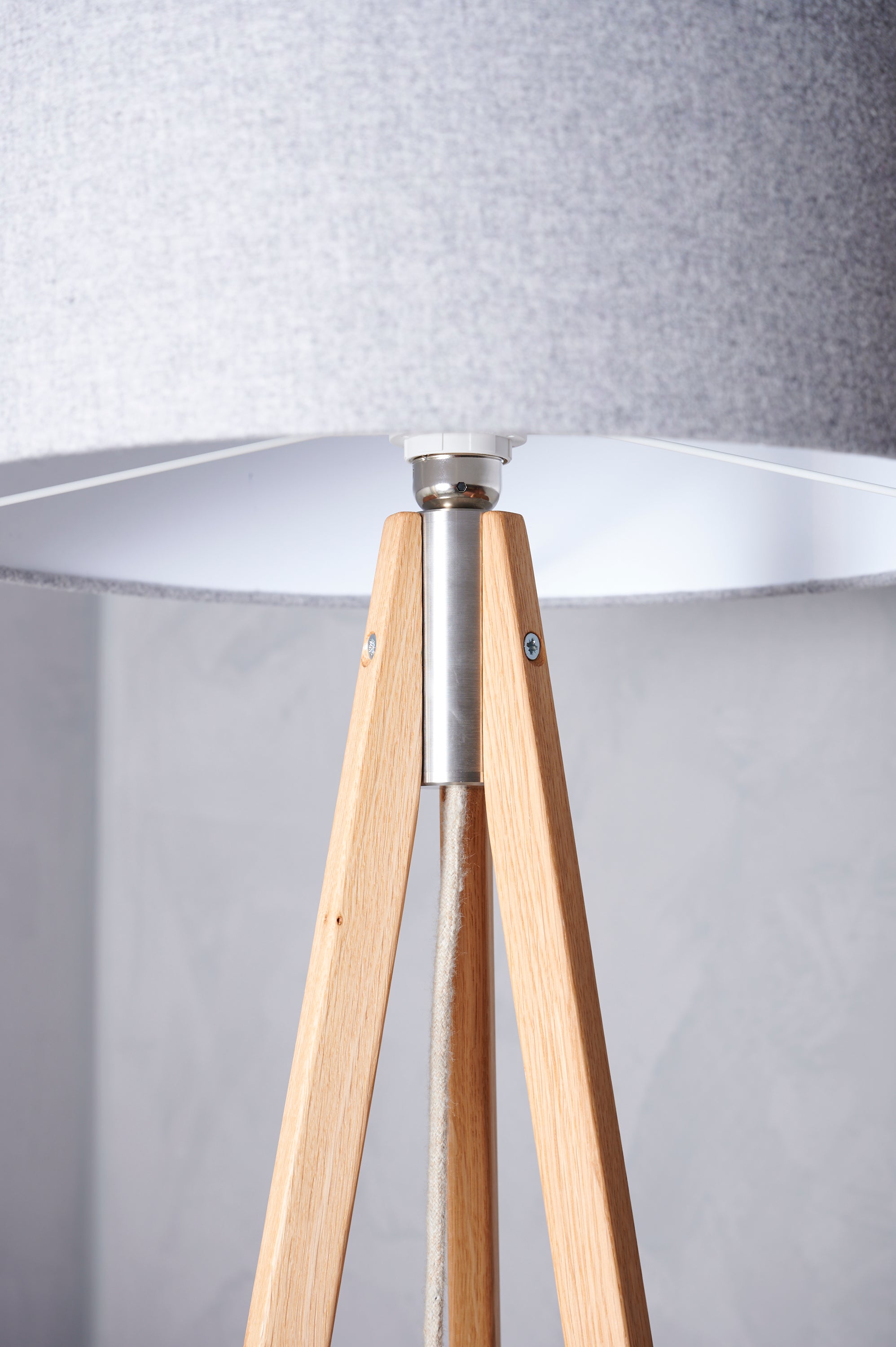 Stehlampe Ligno Blätter - Fuß Eiche - Dreibeinstehleuchte - LeuchtNatur