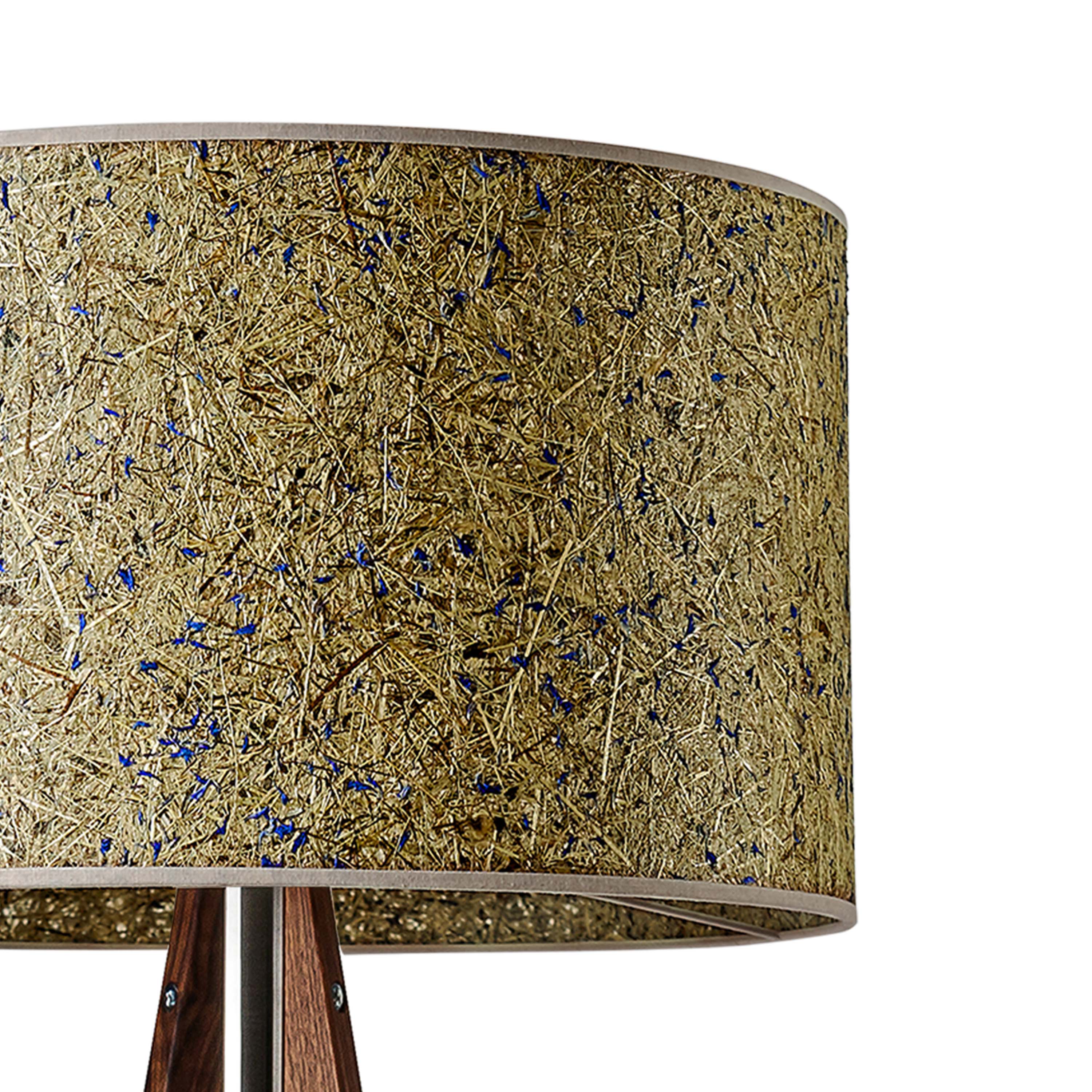 Stehlampe Ligno Kornblume - Fuß Nussbaum - Dreibeinstehleuchte - LeuchtNatur