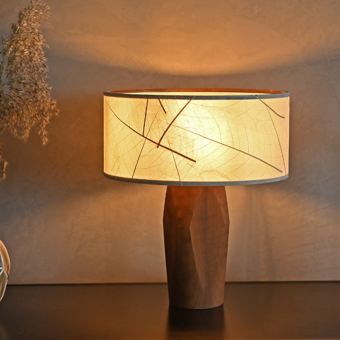 Nachttischlampe Pura Blättern Nussbaum - Leuchtnatur